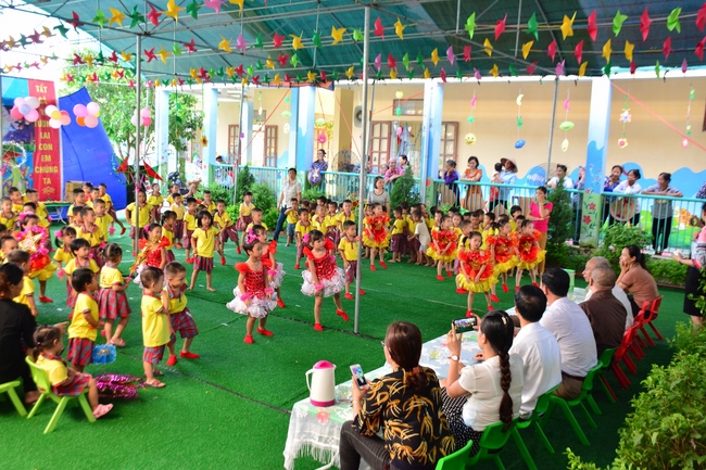 Mid-Autumn Festival at Tay Khanh Pagoda, Thai Binh