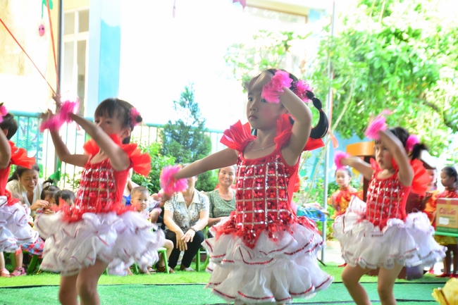 Mid-Autumn Festival at Tay Khanh Pagoda, Thai Binh