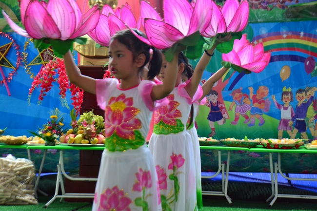 Mid-Autumn Festival at Tay Khanh Pagoda, Thai Binh
