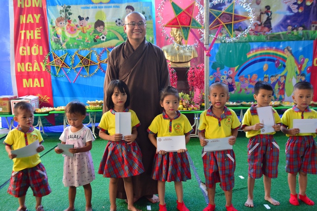 Mid-Autumn Festival at Tay Khanh Pagoda, Thai Binh