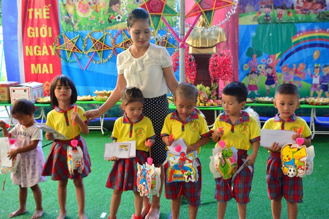 Mid-Autumn Festival at Tay Khanh Pagoda, Thai Binh