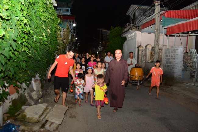 Mid-Autumn Festival at Tay Khanh Pagoda, Thai Binh