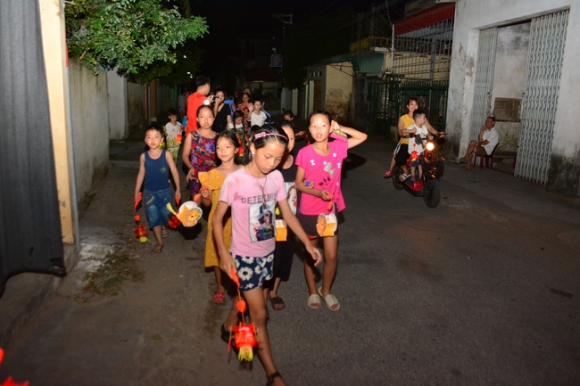 Mid-Autumn Festival at Tay Khanh Pagoda, Thai Binh