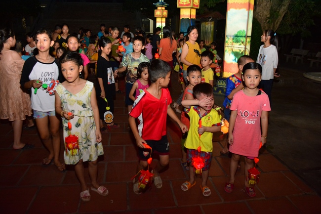 Mid-Autumn Festival at Tay Khanh Pagoda, Thai Binh