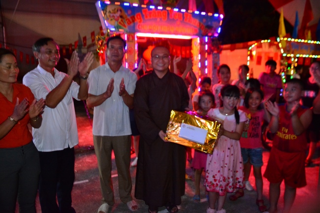 Mid-Autumn Festival at Tay Khanh Pagoda, Thai Binh