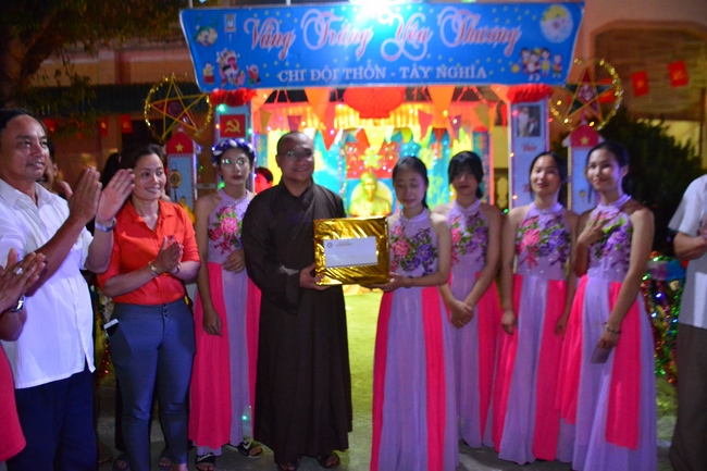 Mid-Autumn Festival at Tay Khanh Pagoda, Thai Binh