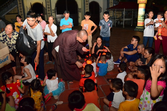 Mid-Autumn Festival at Tay Khanh Pagoda, Thai Binh