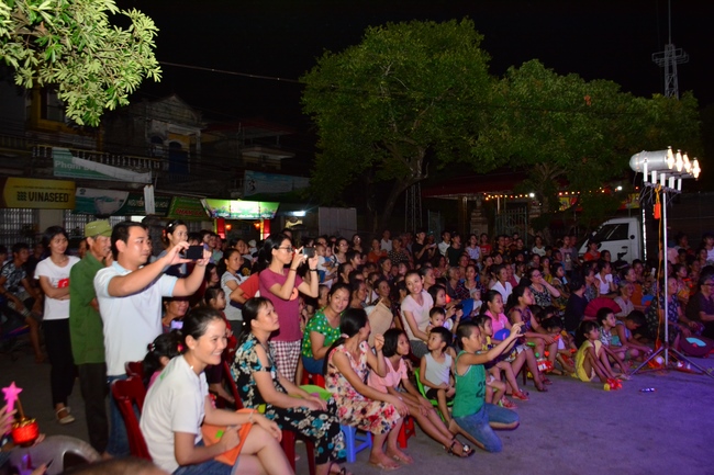 Mid-Autumn Festival at Tay Khanh Pagoda, Thai Binh