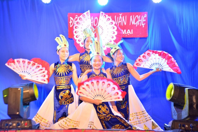 Mid-Autumn Festival at Tay Khanh Pagoda, Thai Binh