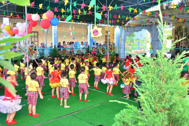 Mid-Autumn Festival at Tay Khanh Pagoda, Thai Binh