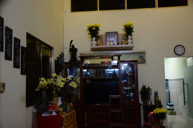 Praying for rebirth, releasing creatures and the ceremony of putting the Buddha statue