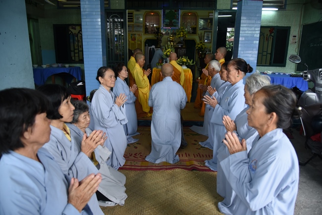 Praying for rebirth, releasing creatures and the ceremony of putting the Buddha statue