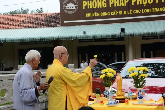 Praying for rebirth, releasing creatures and the ceremony of putting the Buddha statue