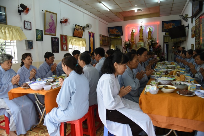 Tu niệm Phật một ngày Cần Thơ