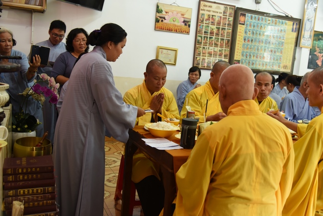 Tu niệm Phật một ngày Cần Thơ