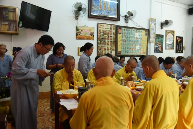 Tu niệm Phật một ngày Cần Thơ