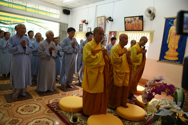 Tu niệm Phật một ngày Cần Thơ