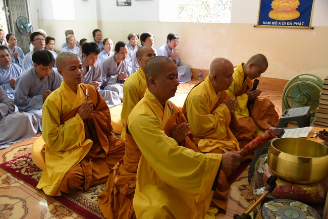 Tu niệm Phật một ngày Cần Thơ