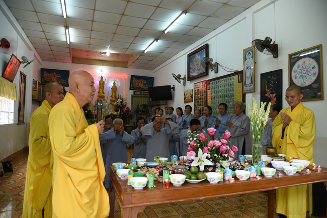 Tu niệm Phật một ngày Cần Thơ