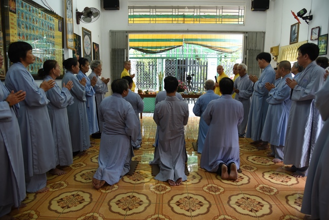 Tu niệm Phật một ngày Cần Thơ