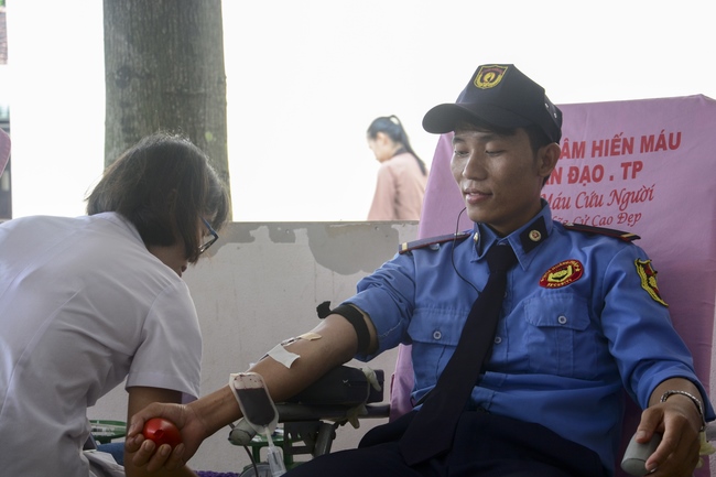 Hiến máu nhân đạo