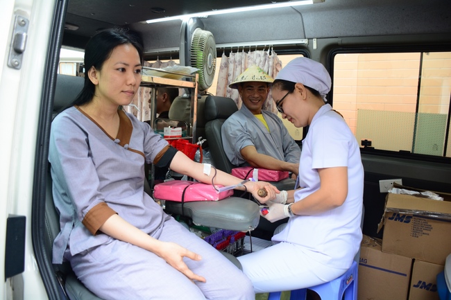 Hiến máu nhân đạo