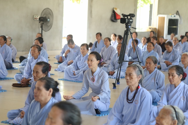 One day Retreat of Reciting the Buddha's name at Dong Cao Pagoda