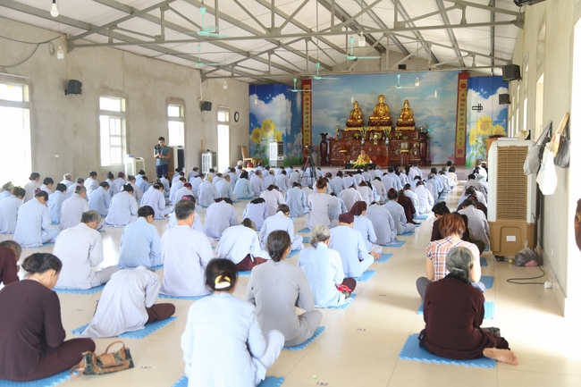 One day Retreat of Reciting the Buddha's name at Dong Cao Pagoda