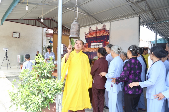 One day Retreat of Reciting the Buddha's name at Dong Cao Pagoda