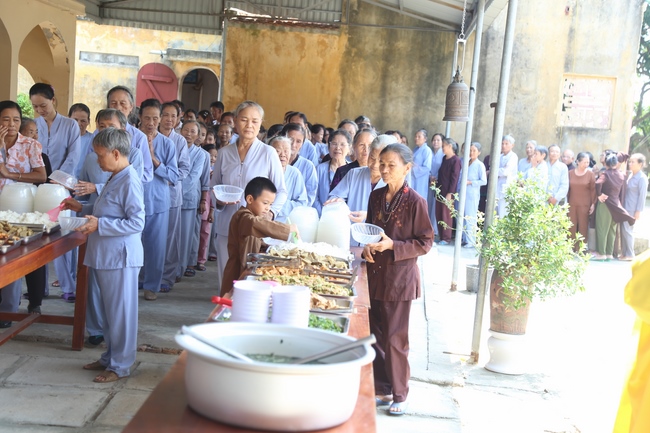 One day Retreat of Reciting the Buddha's name at Dong Cao Pagoda