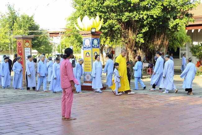 One day Retreat of Reciting the Buddha's name at Dong Cao Pagoda