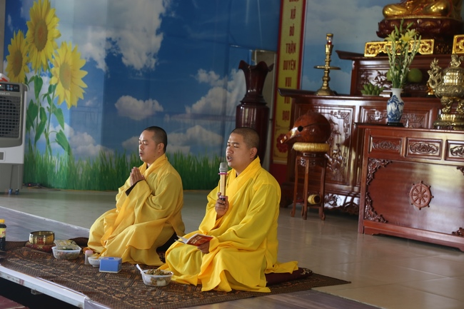 One day Retreat of Reciting the Buddha's name at Dong Cao Pagoda