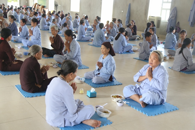 One day Retreat of Reciting the Buddha's name at Dong Cao Pagoda