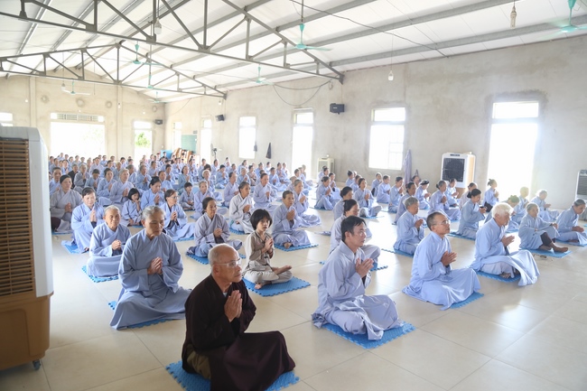 One day Retreat of Reciting the Buddha's name at Dong Cao Pagoda