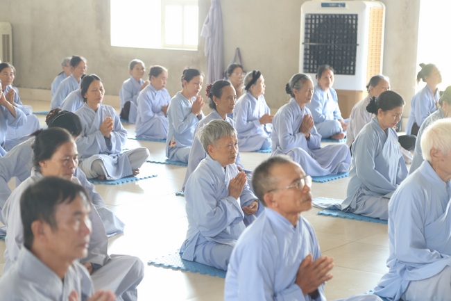 One day Retreat of Reciting the Buddha's name at Dong Cao Pagoda