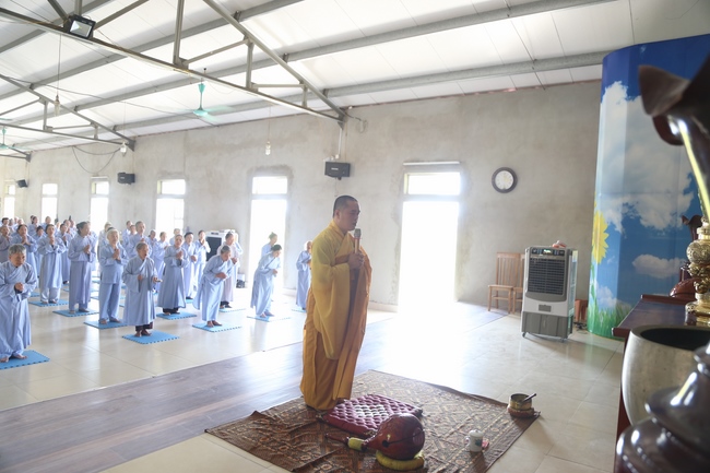 One day Retreat of Reciting the Buddha's name at Dong Cao Pagoda