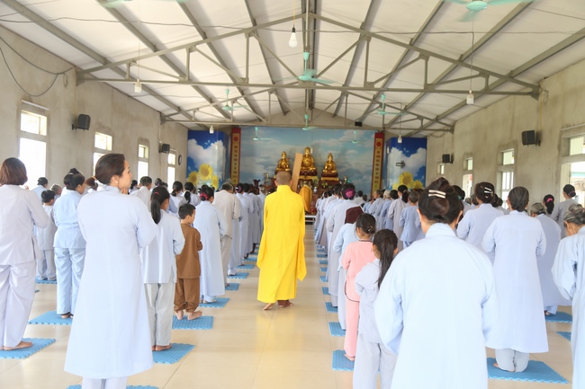 One day Retreat of Reciting the Buddha's name at Dong Cao Pagoda