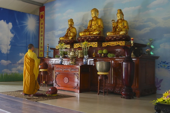 One day Retreat of Reciting the Buddha's name at Dong Cao Pagoda