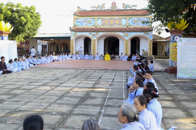 One day Retreat of Reciting the Buddha's name at Dong Cao Pagoda