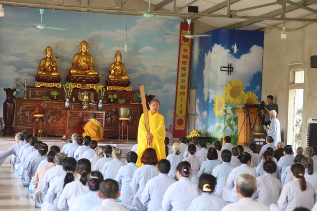 One day Retreat of Reciting the Buddha's name at Dong Cao Pagoda