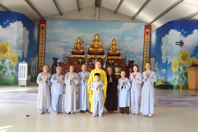 One day Retreat of Reciting the Buddha's name at Dong Cao Pagoda