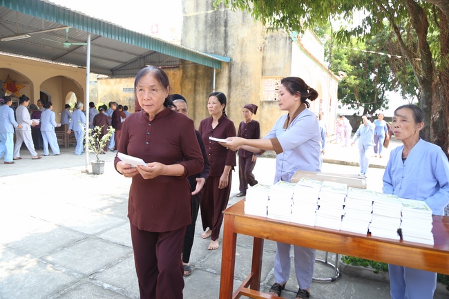 One day Retreat of Reciting the Buddha's name at Dong Cao Pagoda