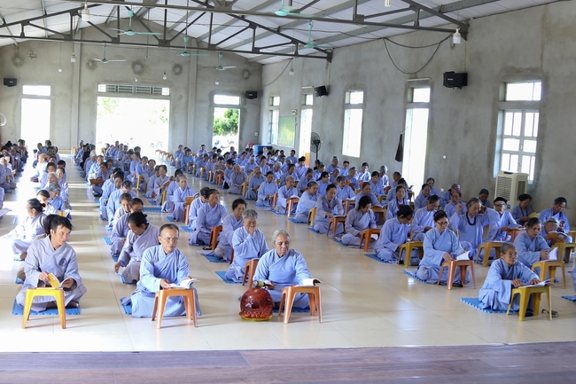 One day Retreat of Reciting the Buddha's name at Dong Cao Pagoda