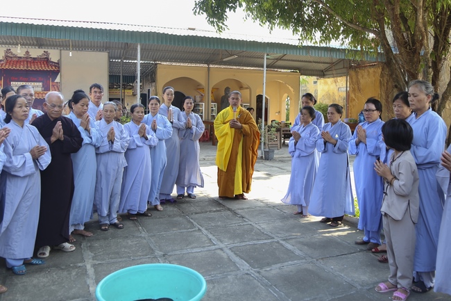 One day Retreat of Reciting the Buddha's name at Dong Cao Pagoda