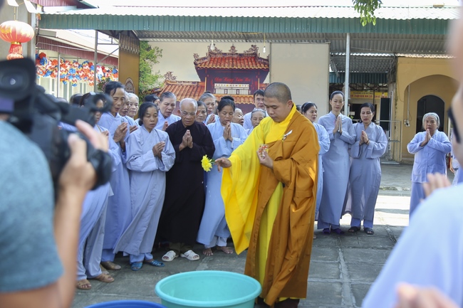 One day Retreat of Reciting the Buddha's name at Dong Cao Pagoda