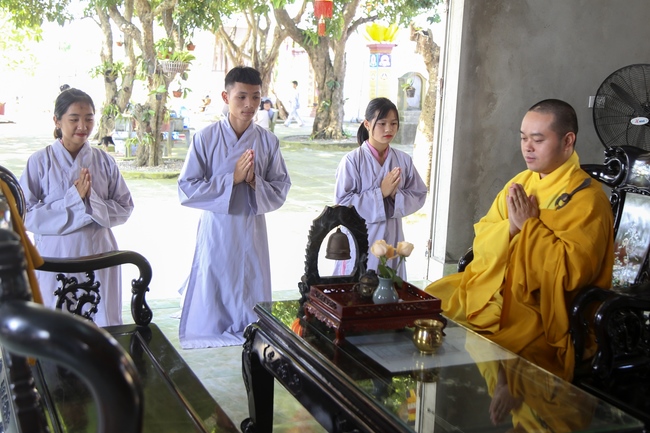 One day Retreat of Reciting the Buddha's name at Dong Cao Pagoda