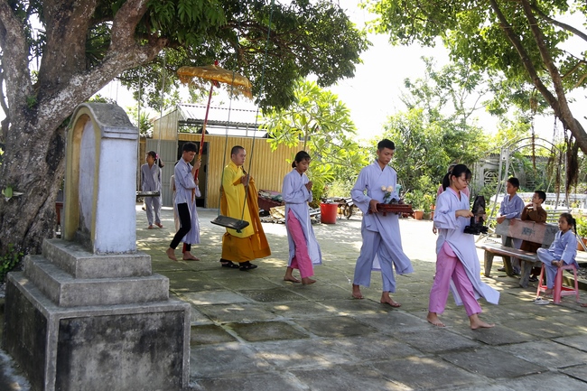 One day Retreat of Reciting the Buddha's name at Dong Cao Pagoda