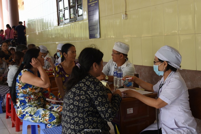 Testing health, Giving Gifts in Can Tho