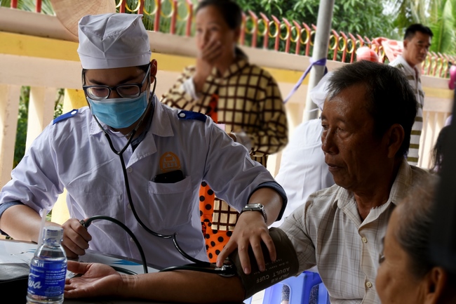 Testing health, Giving Gifts in Can Tho