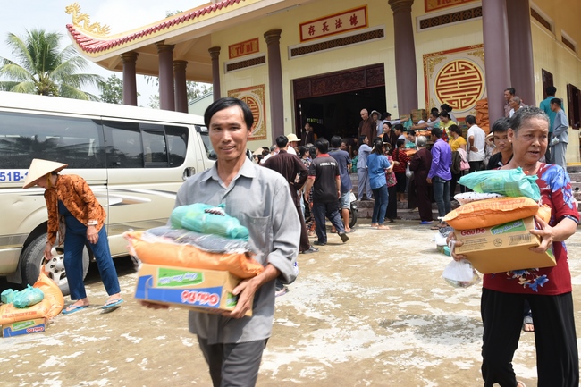 Testing health, Giving Gifts in Can Tho